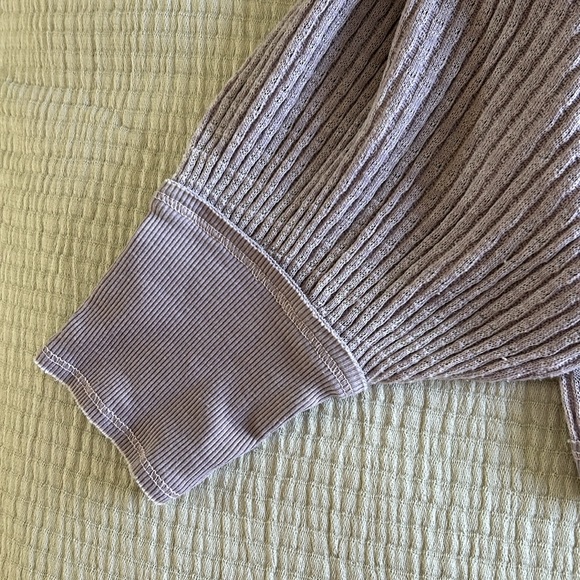 We are the free blouse Pre owned - Picture 7 of 8